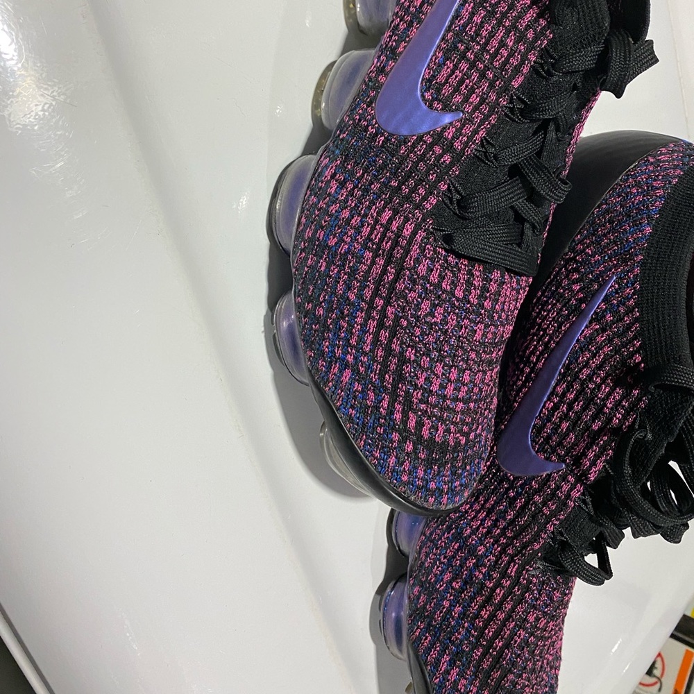 Multi color Nike vapor max size 11.5